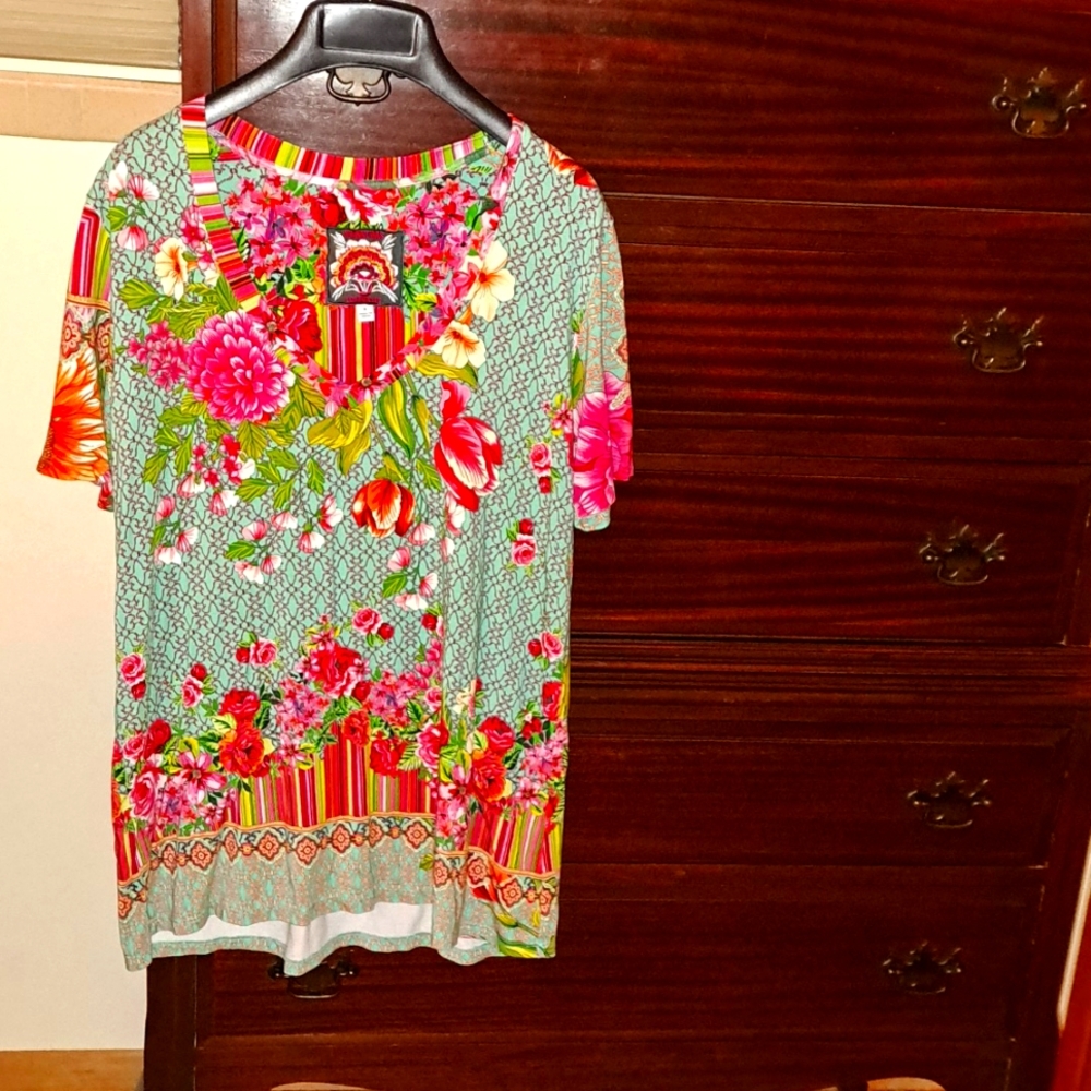 EXC COND JOHNNY WAS of Los Angeles Size S V-Neck!